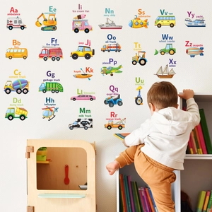 Wandaufkleber für Kinder mit Alphabet und Fahrzeugen für eine farbenfrohe Dekoration