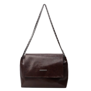 Sac fourre-tout vintage en cuir marron foncé avec bandoulière chaîne argentée chic