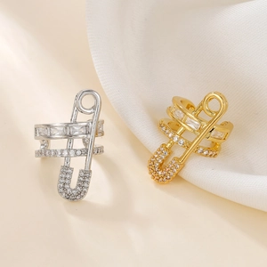 Boucles d'oreilles épingle à nourrice plaquées or 18k avec zircons étincelants