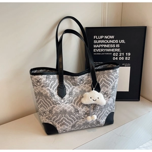 Sac fourre-tout tendance pour femme à motif vagues noir et blanc avec pendentif nuage
