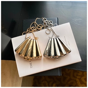Elegant shell shaped evening metal clutch bag in gold and silver with snake chain