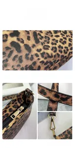 Dettaglio della trama leopardata in pelle PU con cerniera dorata e ganci metallici