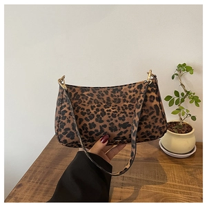 Borsa Sottobraccio in Pelle PU Vintage con Stampa Leopardata Donna Rosso Vino Baguette con Hardware Dorato Moda Tracolla