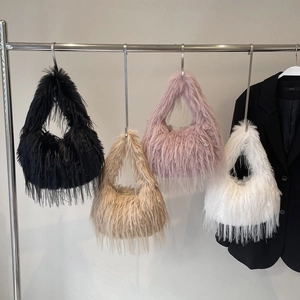 Mode Damen Kunstpelz Plüsch Schultertasche Einfarbig Unterarmtasche Mit Metallkette Herbst Winter Casual Umhängetasche