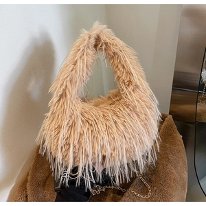 Plüschige Kunstfell-Unterarmtasche in Camel mit goldener Kette für Damen Mode