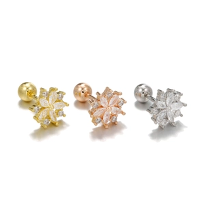 Driekleurige bloemen oorknopjes in goud, zilver en roségoud met schitterende zirkonia