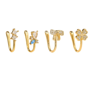 Set di 4 clip per naso placcate in oro con fiocco e trifoglio di zirconi su bianco