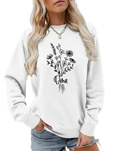 Détail d'un sweat blanc avec imprimé bouquet floral noir et lettrage artistique Oma