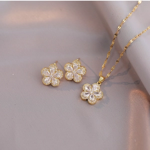Eleganter Fünfblättrige Blumen Schmuck Edelstahl Birnenförmige Zirkon Halskette Und Ohrringe Für Damen