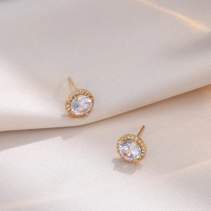 Classic gold zircon stud earrings for women with one carat crystal and halo stones