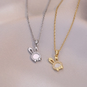 Collier Pendentif Lapin Mode Femmes Acier Titane Nacre Zircon Noeud Papillon Bijoux Animaux Cadeau Élégant
