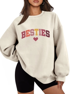 Detail of the high-quality BESTIES letter print and red heart on the beige sweatshirt