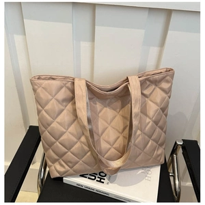 Champagne gold quilted tote bag with large capacity and elegant rhombus pattern