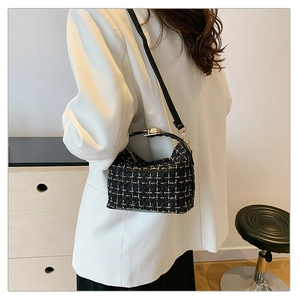 Fashion plaid tweed shoulder bag featuring golden metal clasp and versatile leather strap