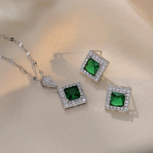 Collier Pendentif Géométrique Carré En Zircon Vert Émeraude Et Boucles Oreilles Puces Halo Bijoux Luxe En Acier Titane