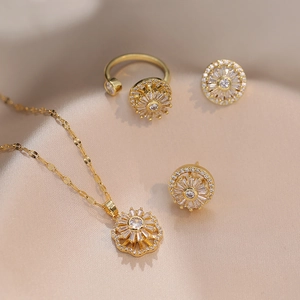 Goldschmuck-Set mit glitzerndem Zirkonia-Blumenhalskette Ohrringen und offenem Ring