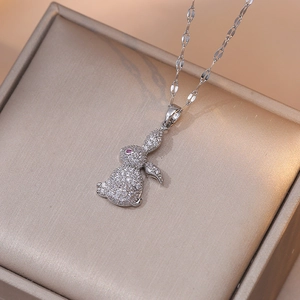 Collier pendentif lapin étincelant en acier inoxydable argenté avec zircons blancs