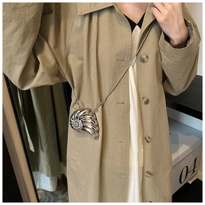 Chic silver nautilus shell chain crossbody bag with metallic mirror finish for women
