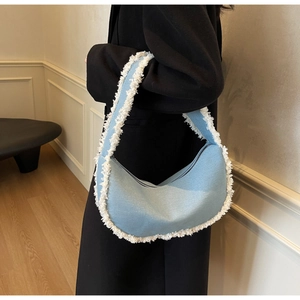 Sac hobo en jean rétro avec bordures à franges blanches et bandoulière large