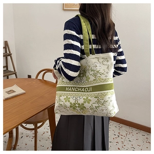 Grand sac cabas en toile pour femme avec motif floral et bandoulière verte