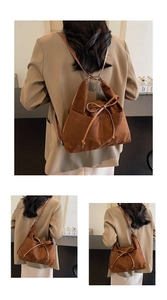 Details zur dunkelbraunen Tasche aus Wildlederimitat mit Rucksack- und Umhängefunktion