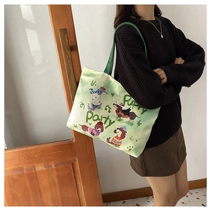 Sac fourre-tout en toile avec imprimé chiot mignon et texte Puppy Party en situation