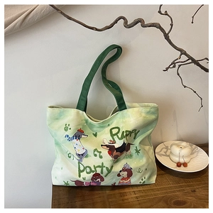 Vue de dessus du sac cabas en toile avec imprimé chiot et poignées en textile vert