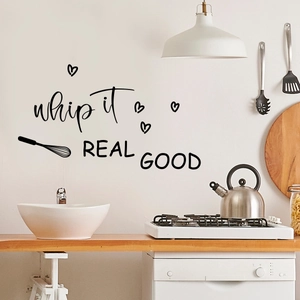 Αυτοκόλλητο τοίχου κουζίνας 'whip it REAL GOOD' με χτυπητήρι και καρδιές σε λευκό τοίχο