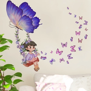 Wandsticker mit Mädchen auf Schmetterlingsschaukel und lila Blumen für Wohnzimmer