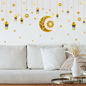 Stickers muraux Ramadan avec lune dorée, étoiles et lanternes sur un mur blanc épuré