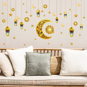 Stickers muraux lune et étoiles dorées dans un décor de salon chaleureux