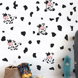Détail de stickers muraux motif vache avec vaches cartoon et taches noires décoratives