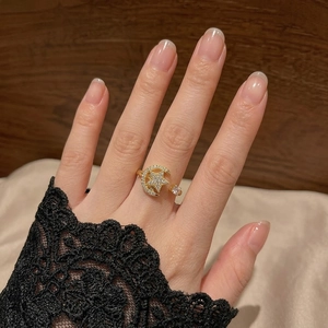 Bague ajustable étoile et lune dorée avec zircone pour femme élégante