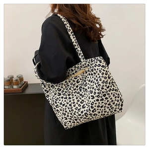 Detail showing the large capacity and wide strap of the canvas leopard print tote bag