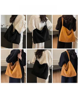 Vues détaillées des grands sacs cabas en noir et beige pour les trajets quotidiens