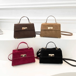 Sac À Main Femme En Velours Texture Daim Rétro Trapèze Sac Bandoulière Avec Fermoir Métallique Simple Sac Épaule
