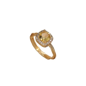 Bague ouverte dorée élégante avec halo en zircon jaune et anneau texturé torsadé