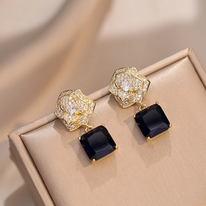 Elégantes Boucles D'oreilles Pendantes Fleur De Camélia Acier Titane Avec Zircon Carré Bleu Bijoux De Mode Pour Femmes