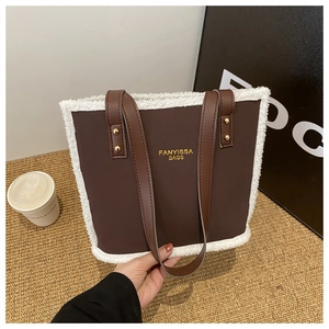 Women Tote Bag Contrast Matte Leather Faux Lamb Wool Plush Trim Large Capacity Shoulder Handbag Winter Street Style