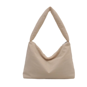 Borsa tote minimalista beige con tracolla imbottita e chiusura a cerniera lampo