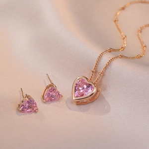 Ensemble de bijoux cœur en or rose avec collier en zircon rose et boucles d'oreilles