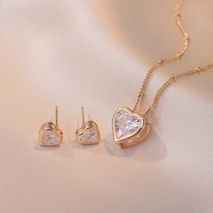 Parure de bijoux cœur doré avec collier pendentif zircon et boucles d'oreilles
