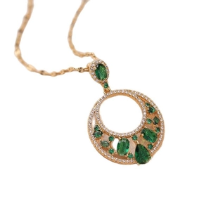 Elegante collana d'oro con pietre preziose verde smeraldo e zirconi scintillanti
