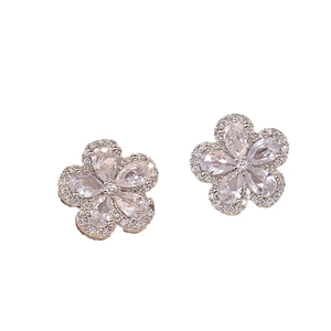 Elegant floral zircon stud earrings in silver-white metal with sparkling petal details