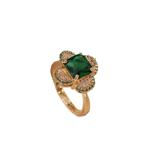 Anello floreale di lusso con zircone smeraldo e micropavé di diamanti multicolore