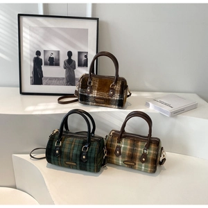 Large capacity vintage plaid wool tote bag for women in brown and green autumn styles