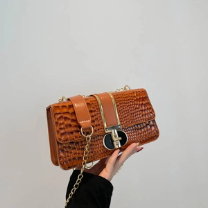 Vintage Crocodile Pattern PU Leather Shoulder Bag For Women Trendy Small Square Underarm Bag With Gold Chain Strap Daily Casual Crossbody Bag