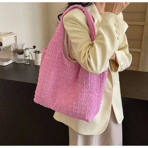 Detailed texture of pink bubble gauze tote bag showing pleated quilted fabric and large capacity