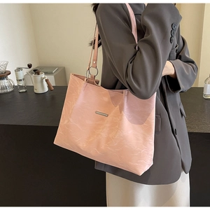 Detail of pink marble textured tote bag with metal bar and elegant shoulder strap
