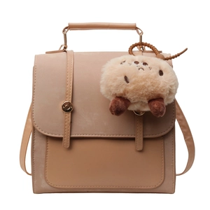 Retro beige Umhängetasche aus mattem PU-Leder mit niedlichem Plüschtieranhänger